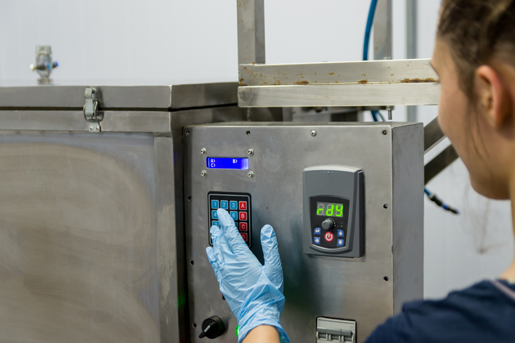 Como máquinas modernas reduzem custos de produção e aumentam a precisão